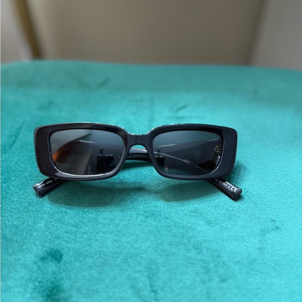 VERSACE SUNNIES 🖤 - Picture 4 of 6